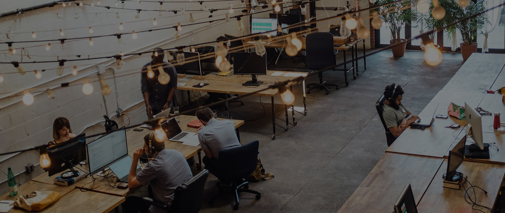 Outsourcing vs Distributed Team: Which Model to Choose for Your Project?