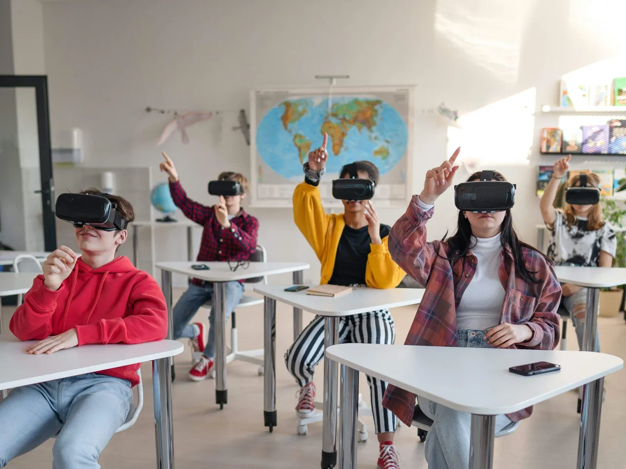 Education software development with students using VR in classroom