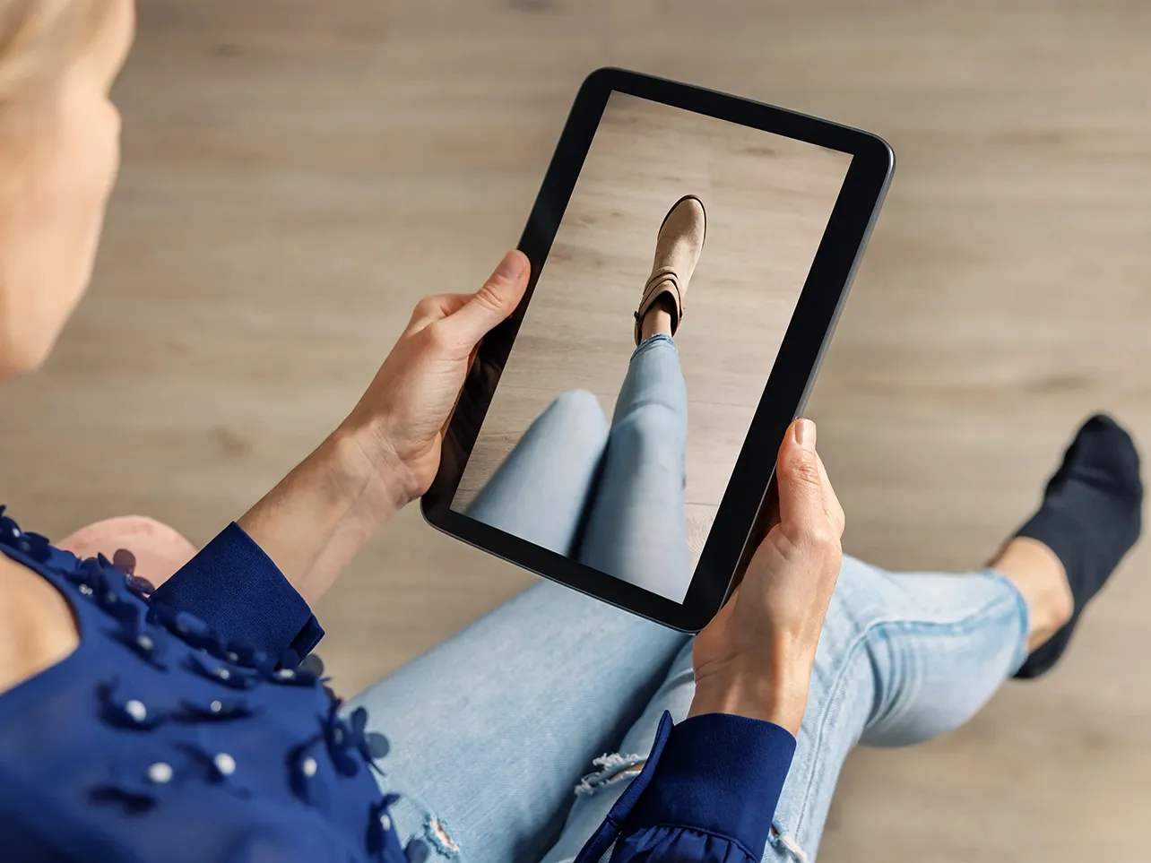 Retail software development with virtual shoe try-on app on tablet